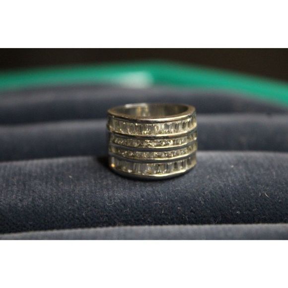 Clear Rhinestone Silver Band‎ Fashion Costume Ring Size 5.5 - Picture 1 of 6